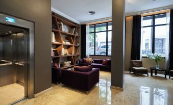 Carles Hotel