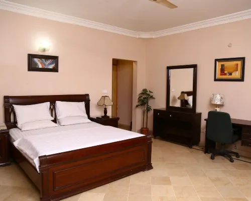 Luxury Inn Hotéis em Carachi