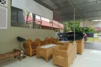 RedDoorz Syariah Near Watervang Lubuk Linggau 2 Hotels in Taba Jemekeh