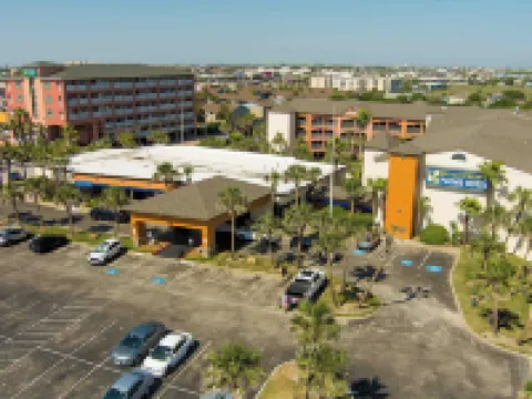 Quality Inn & Suites Galveston - Beachfront Hotels near Port of Galveston