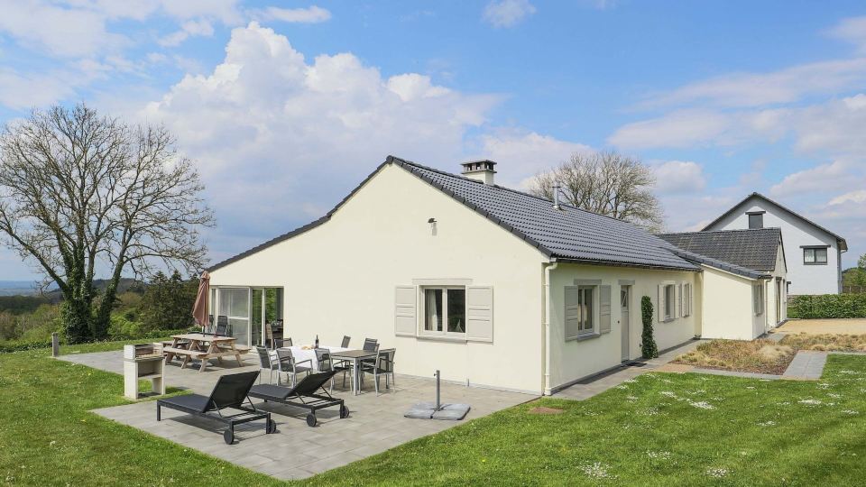 Vintage Villa with Private Garden in Rendeux