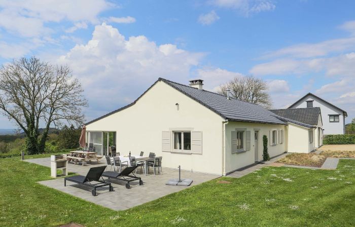 Vintage Villa with Private Garden in Rendeux