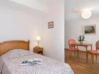 MÉDICIS Home Dijon les Petites Roches Hotels in Dijon