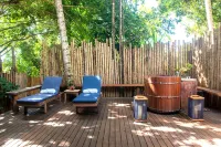 Maion Hotel e Boutique Các khách sạn gần Mirror Beach
