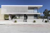 Ikies 3 Modern Eco-Friendly Private Seaview Signature Villas with a Pool Hotels in 