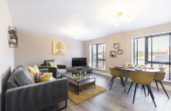 Elliot Oliver - Luxurious Two Bedroom Apartment with Parking
