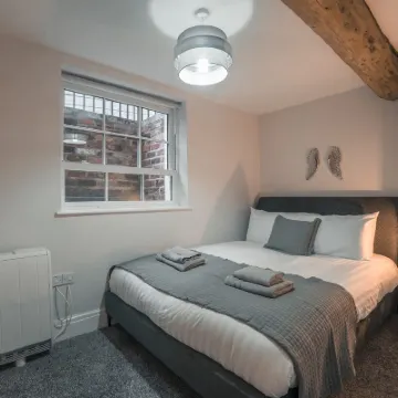 Clarence Street Town House Hotels near Bold St