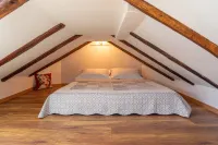 Cool Attic Apartment Marina Hotels in 