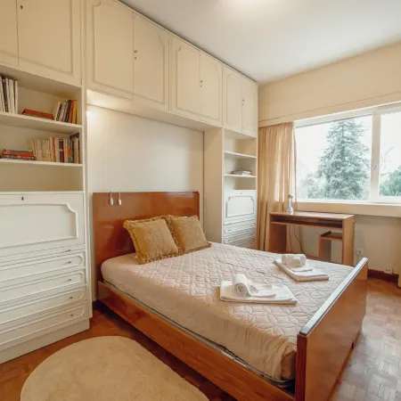 Grand Botanic Garden Apartment by Vacationy