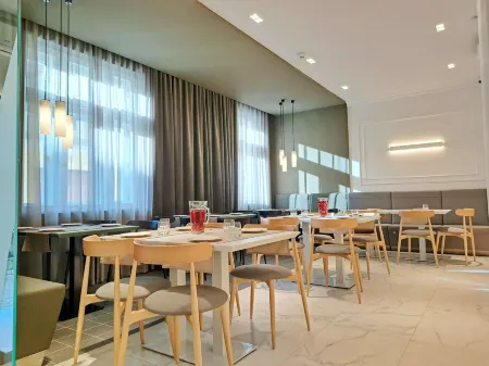 Hotel Domus Collis Отели в г. Дьор