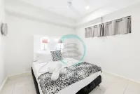 Beachfront Haven Sea View Pool Outdoor Dining