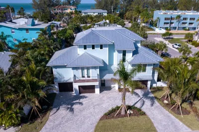 Sunshine & Good Times Managed by Beach Retreats Hotels near Dollar Tree