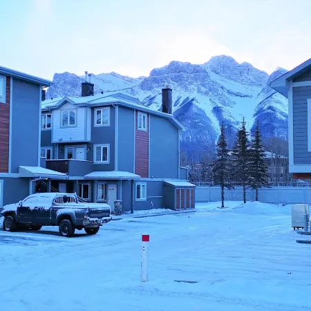 Canadian Rockies Chalets