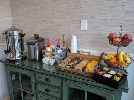 Shoreline Suites & Cabana Cottages – Beachfront