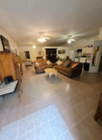 Pan Am Industry Building - Plenty of outside space