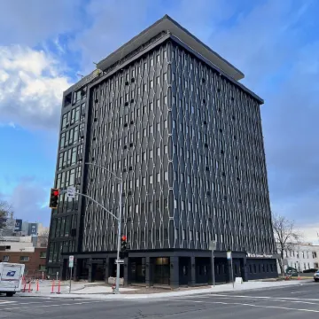 Brand new studio apartment rich with amenities! Less than 5 minutes to downtown