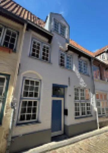 Beautiful Vacation Home with Garden in the Old Town and Private Parking Space