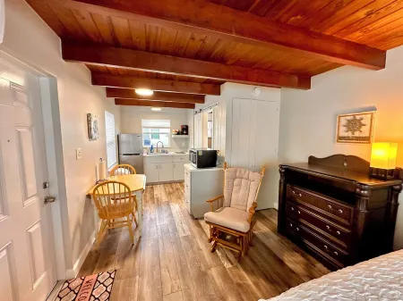 Cottage 34: Coconut Cottage - Waterfront Lodging in Downtown Tavares, FL