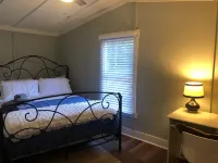 Beaufort -Close to Parris Island and Historic Downtown, New Renovation, Sleeps 8
