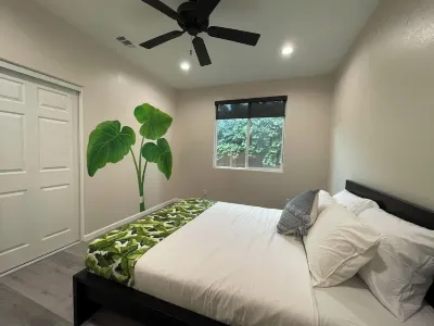 Charming 3-bedroom house Tropical theme delightful Garden Grove Hotels near The Map Sports Facility