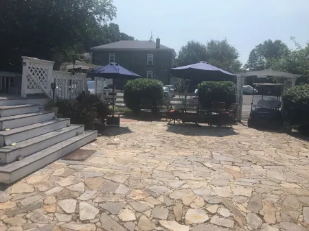 The Sunny Place Apt. 1/Bed F/B W/D full kitchen sunroom deck