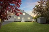 Center of Town - Ideal for Beach, Golf & Tennis