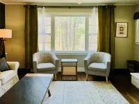 Appaltree Bungalow: Two bedrooms in town The Dancing Moon附近的飯店