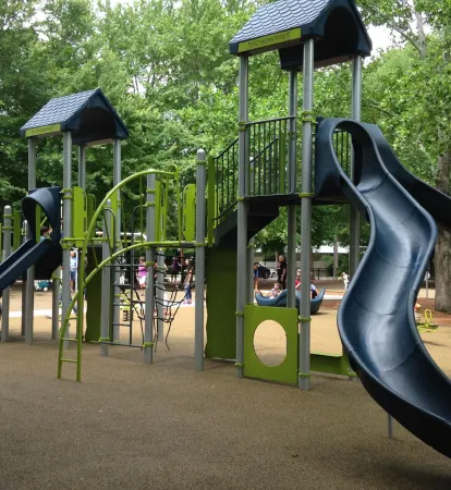 Charming Courtyard and Walkable Downtown Access - Unique Hideaway