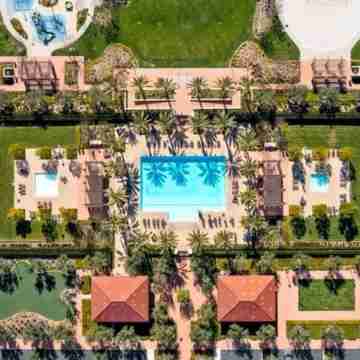 Luxury Amenities and Scenic Veranda - Exquisite Sanctuary Retreat Hotel Exterior