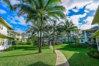 Light-filled condo with golf & mountain views, hot tub, outdoor pool & gym Hotels in Princeville