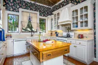 Hot Tub and Cozy Outdoor Fire Pit - Elegant Victorian Oasis