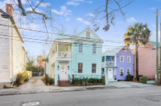 Beautiful Backyard and Access to Exclusive Club Amenities - Charming Haven