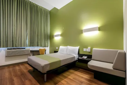 Feather Factory Hotel - 2-Star