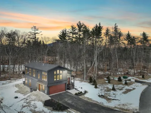 Hot Tub, Game Room and Stunning Views - Luxurious Mountain Retreat