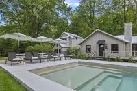 Lakeside Luxury and Hot Tub - Exquisite Cottage Retreat