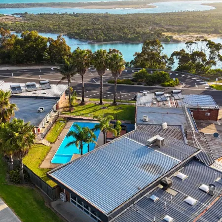 Ocean Views Motel Lakes Entrance Отели рядом с достопримечательностью «Кунварра Фэмили Холидей Парк»