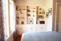 Elvis Era Decor and Modern Kitchen Amenities - Charming Retro Haven