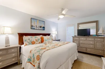 First floor ocean area condo with sunroom/ Free WiFi - close to the beach/ park