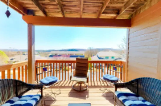 All-season retreat on golf course with indoor/outdoor pools, hot tub, central AC