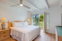 Stylish Townhouse with Private Lanais and Cozy Living Areas - Chic Retreat