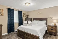 Tranquil Haven Near Downtown Attractions - Stylish Cozy Retreat Hoteles en Municipio de Fondulac