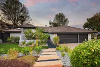 Scenic-View Hot Tub and Game Room - Charming Family Retreat Hotels in Poway