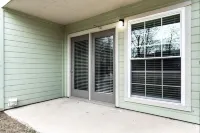 Tranquil Oasis - Elegant Retreat with Charming Amenities