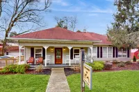 Contemporary downtown Helen suite with shared deck, yard, and free WiFi Hotels in Helen