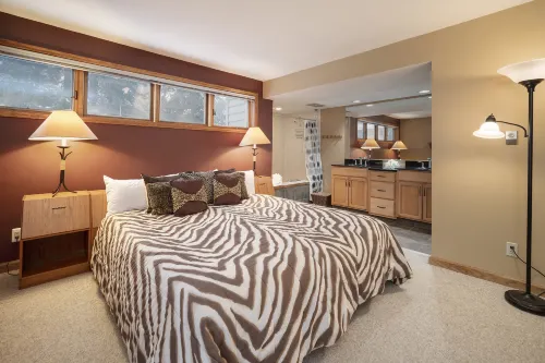 Ski-in Access and Resort Amenities - Spacious Cozy Retreat Hotels in Saint Mary's