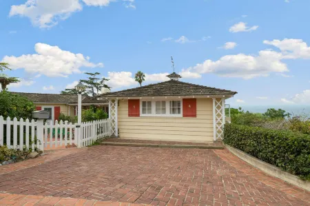 Breathtaking Ocean Views and Garden Patio - Charming Coastal Sanctuary