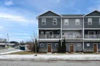 Stylish Retreat - Close to Beach, Wineries, WiFi Hotels in Traverse City