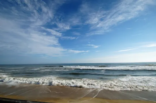 Unmatched Ocean Views and Sun Deck - Charming Oceanfront Oasis