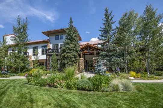 Gourmet Kitchen and Scenic Deck with Pool Access - Charming Retreat