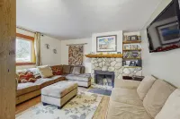 Cozy home w/ wood fireplace, near town - mountain views Hotels in Frisco